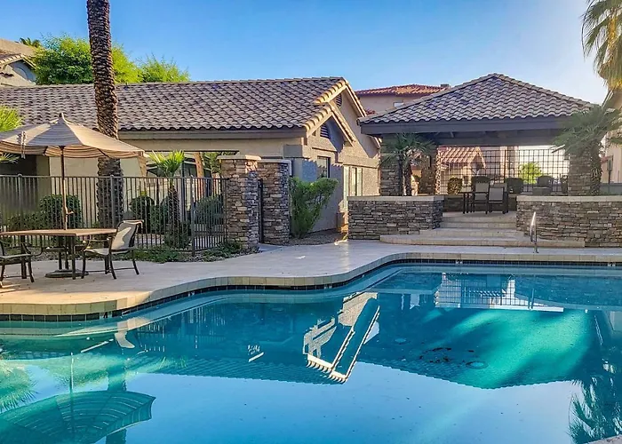 Walkable Location: W/ Pool Access! Holiday home Phoenix
