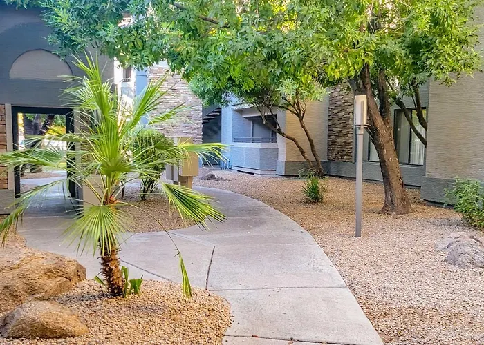 Holiday home Walkable Location: W/ Pool Access! *