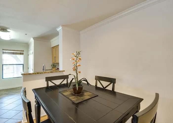 Holiday home Walkable Location: W/ Pool Access! Phoenix