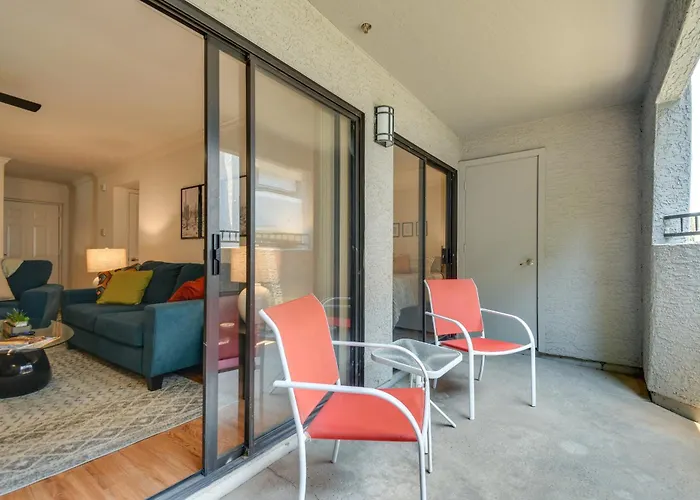 Holiday home Walkable Location: W/ Pool Access! *