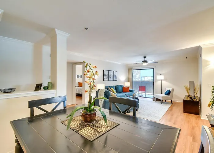 Walkable Location: W/ Pool Access! * Phoenix
