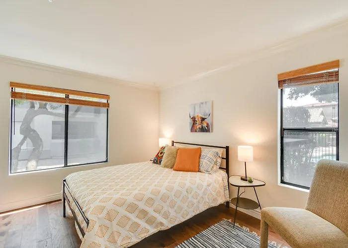Walkable Location: W/ Pool Access! * Phoenix